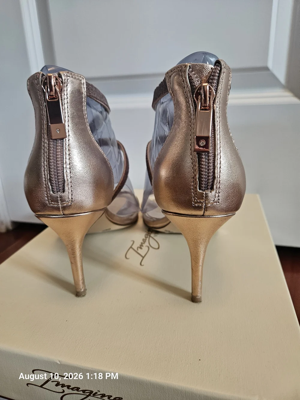 Vince Camuto vince camuto